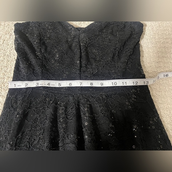 WinDSOr Sweet And Flirty Sequin
Lace Skater Dress - Picture 7 of 9